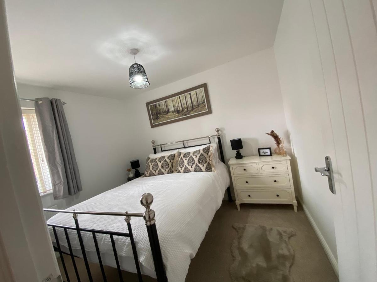 The Belfry 3 Bedrooms 2 Bathrooms Contractors & Family Higham Ferrers 外观 照片