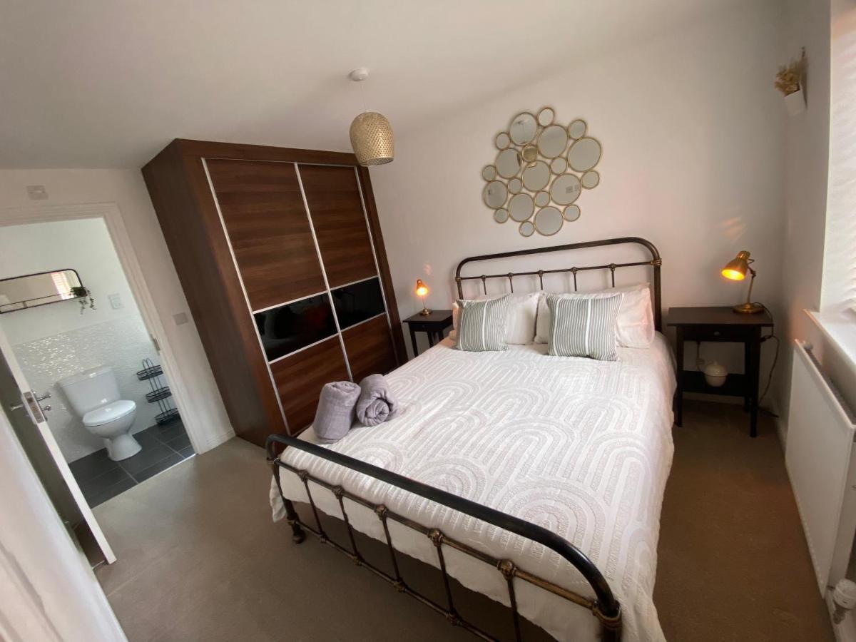 The Belfry 3 Bedrooms 2 Bathrooms Contractors & Family Higham Ferrers 外观 照片