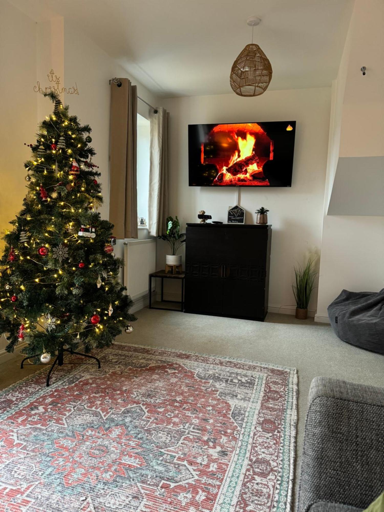 The Belfry 3 Bedrooms 2 Bathrooms Contractors & Family Higham Ferrers 外观 照片